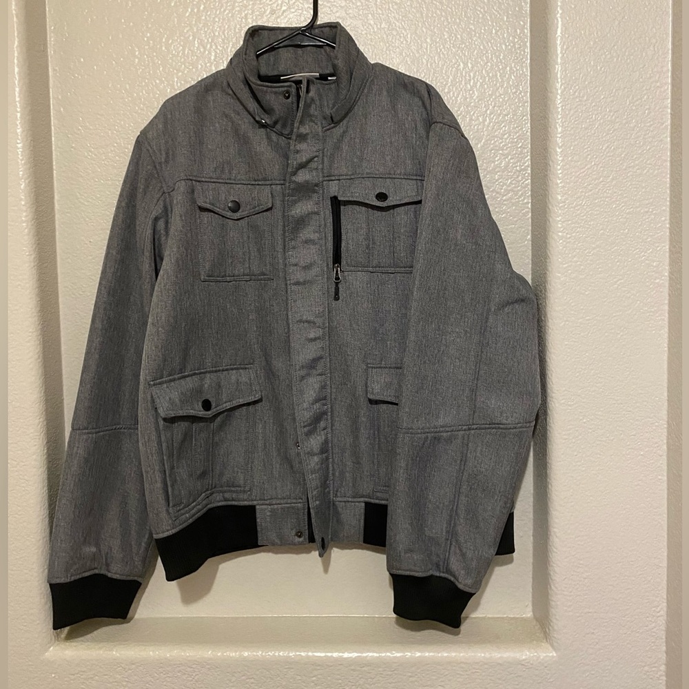 Men’s gray jacket